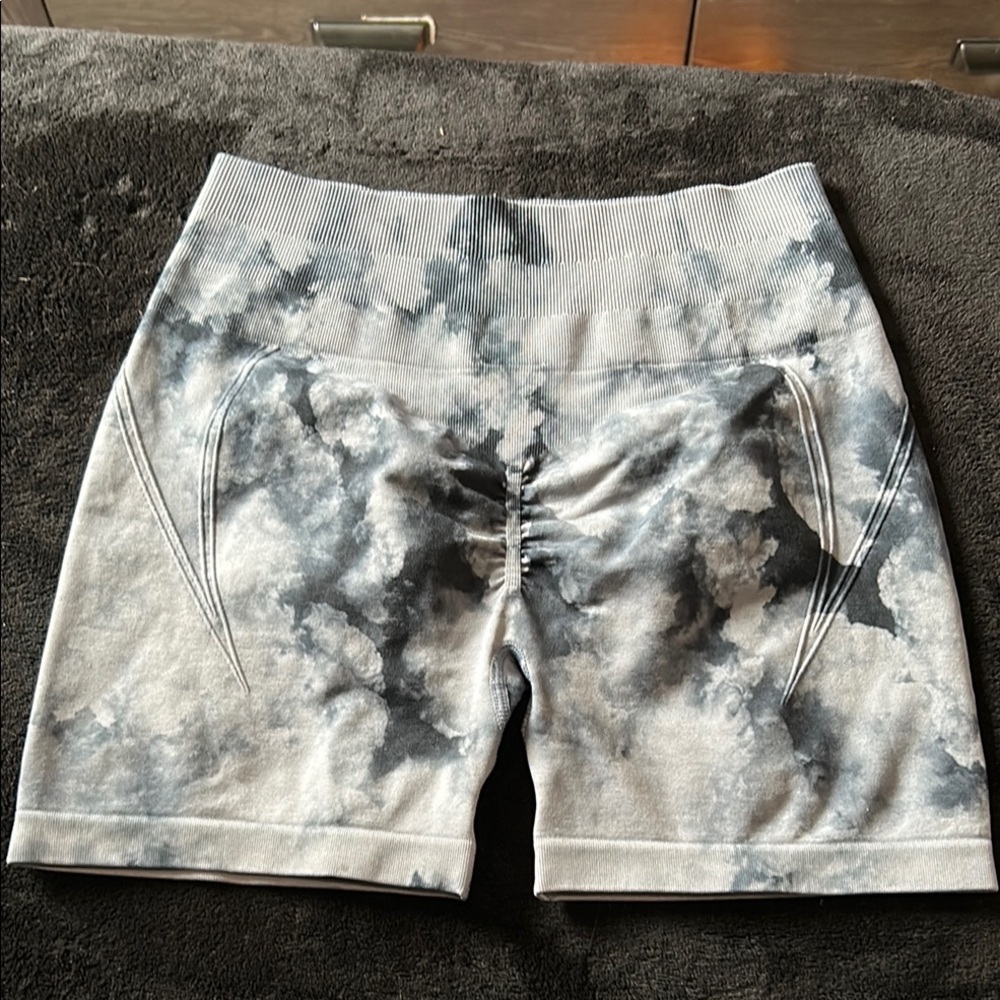 Wolves Cloud Pattern Shorts - Picture 2 of 2